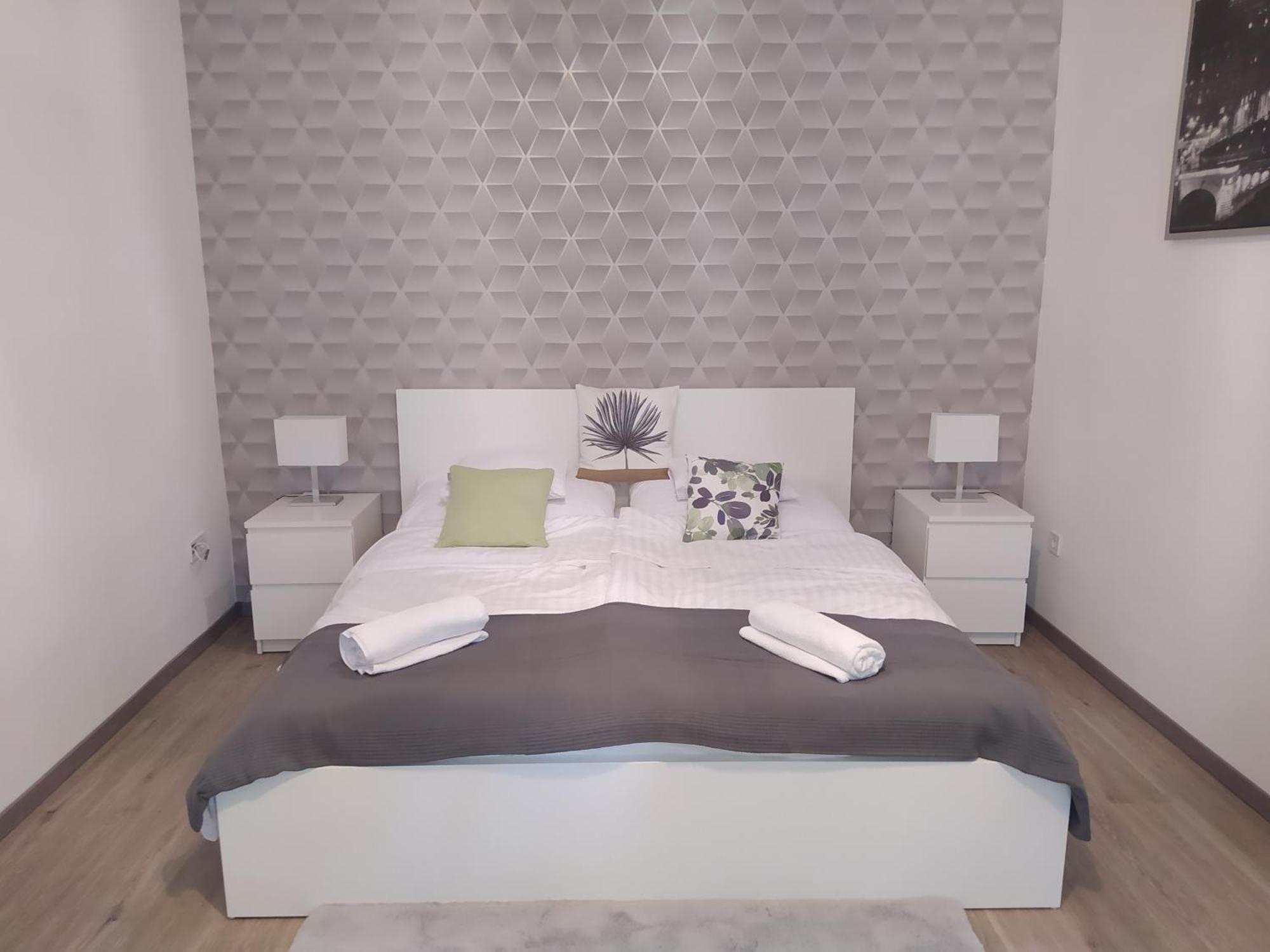 Lady Mabel's Near To Arena, Puskas Stadion And Park, With Guarded Parking Place Apartment