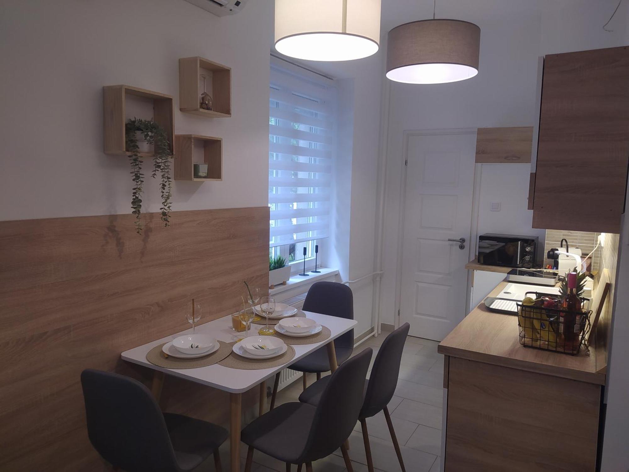 Apartment Lady Mabel's Near To Arena, Puskas Stadion And Park, With Guarded Parking Place *